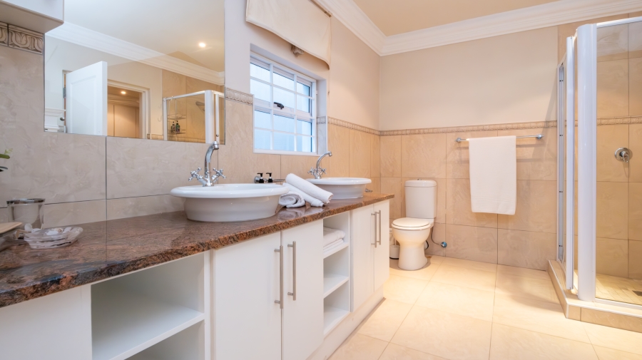 7 Bedroom Property for Sale in Beacon Isle Western Cape